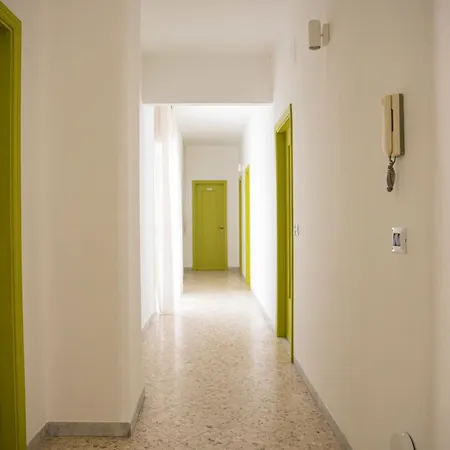 Green Rooms * باري